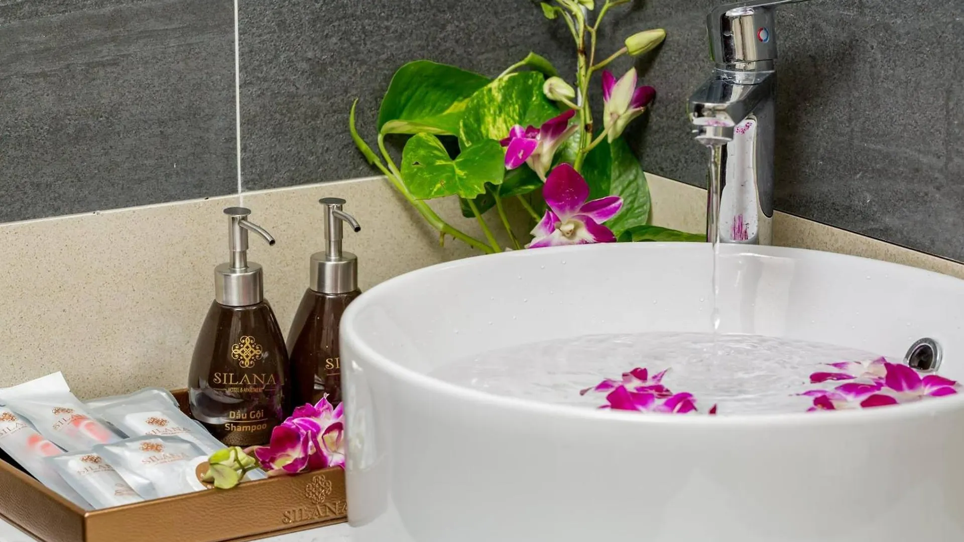 Silana Beachfront Hotel & Spa Đà Nẵng