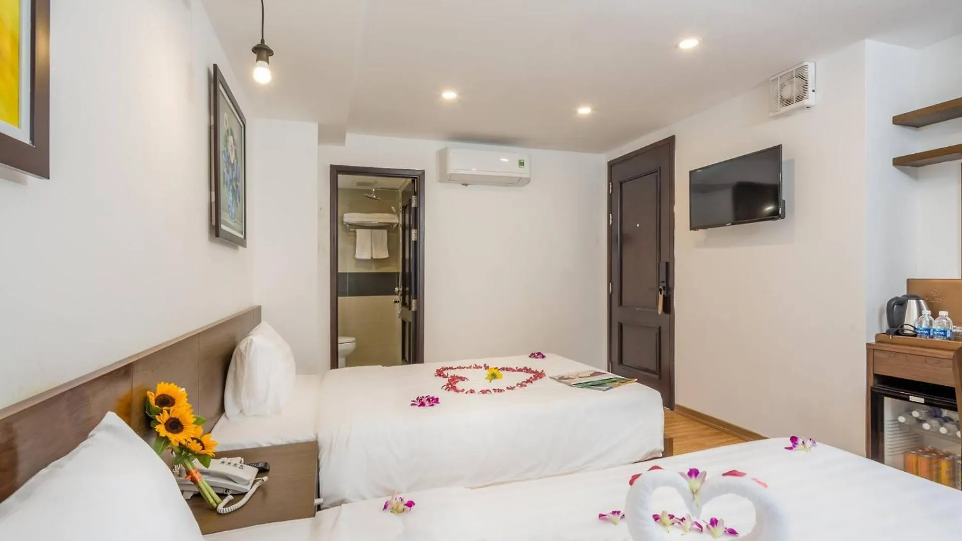 Silana Beachfront Hotel & Spa Da Nang 2*,